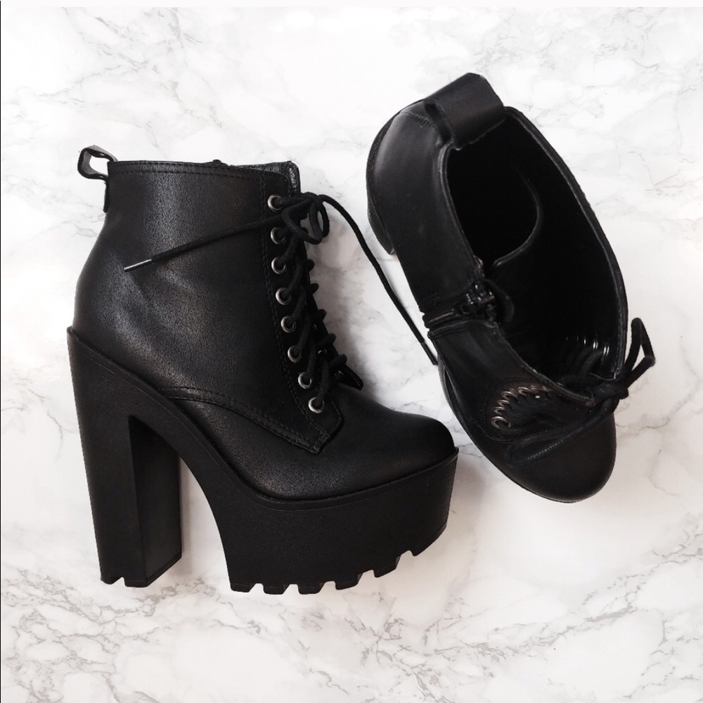 🔥NWOT Platform Boots